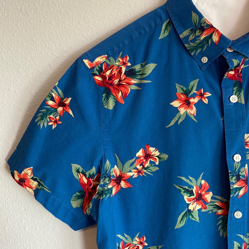 Blue floral button down Hawaiian shirt